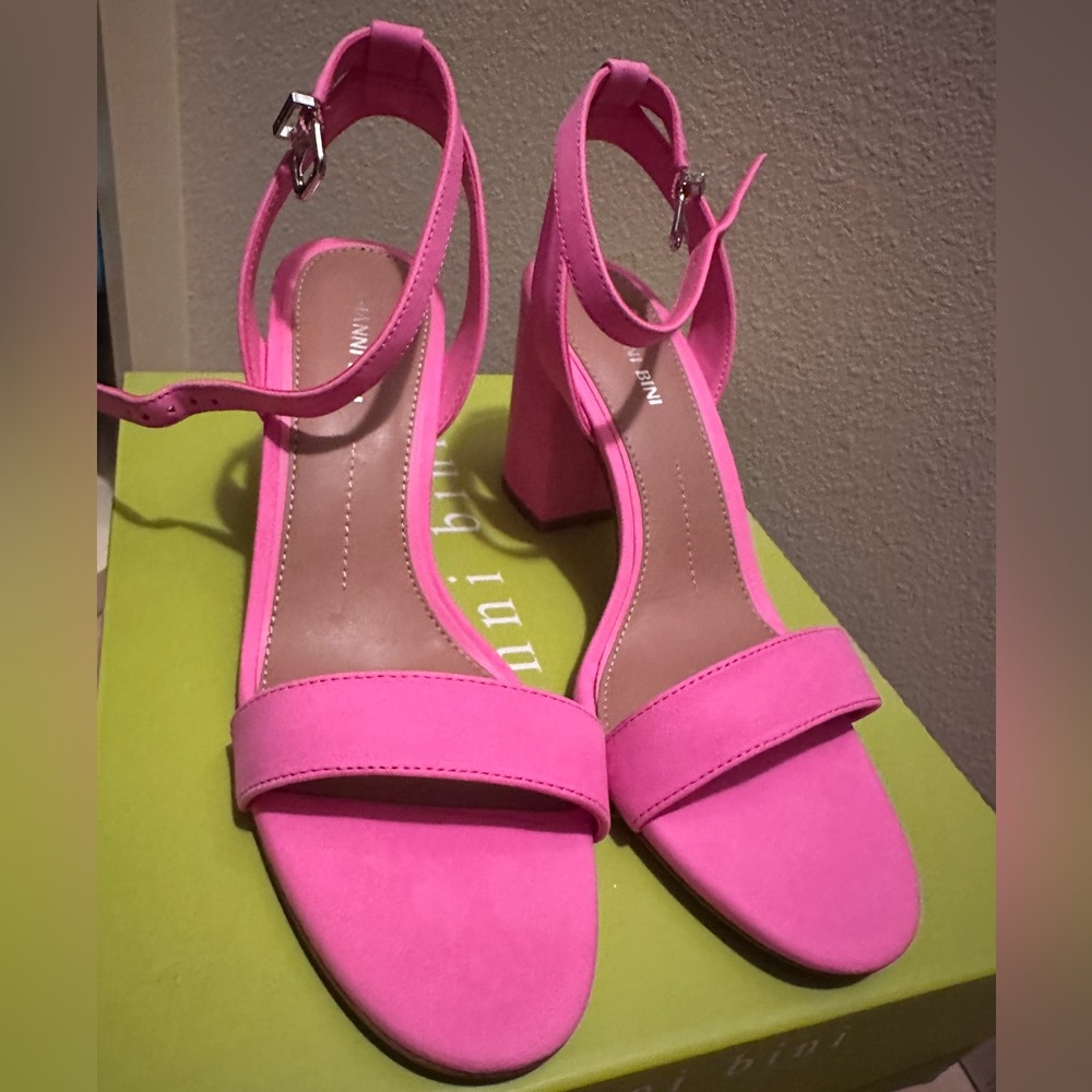 Gianni Binni pink heels size 9.5
